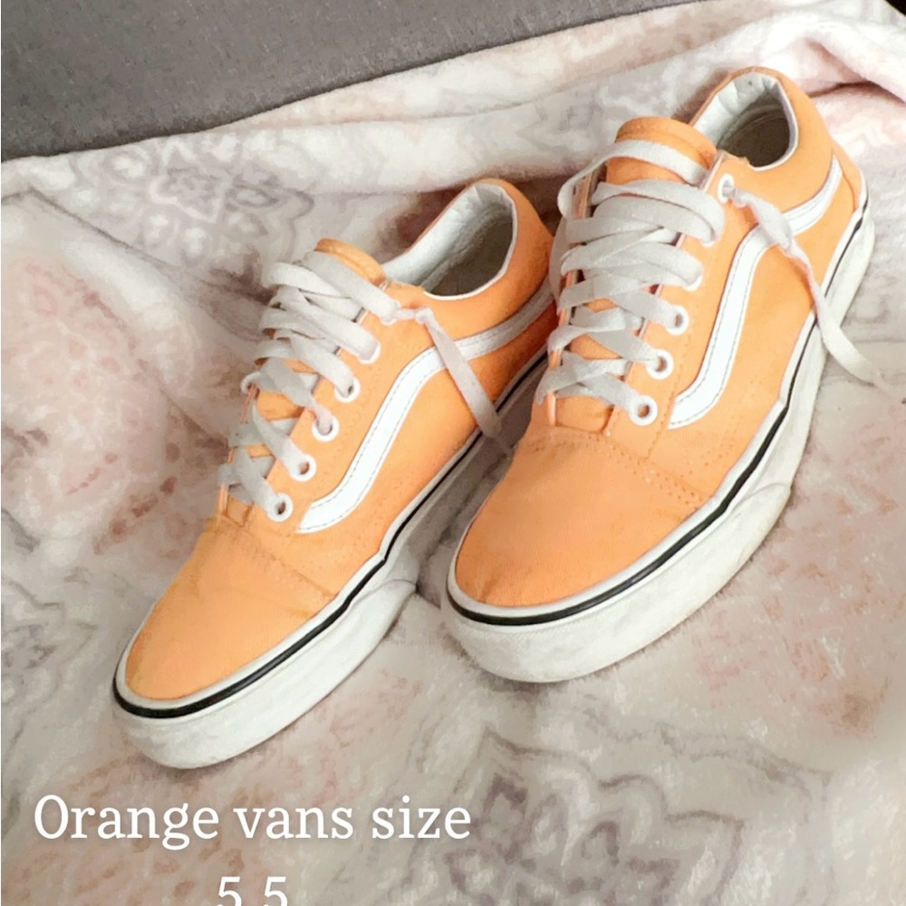 Orange vans size 5 w great condition no flaws